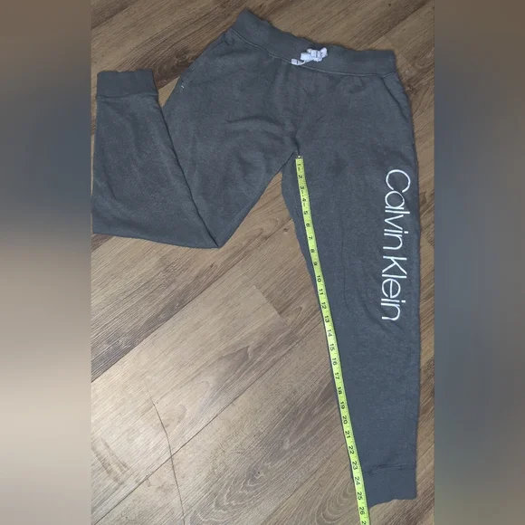 Cozy Comfy Calvin Klein Sweats - Picture 2 of 4
